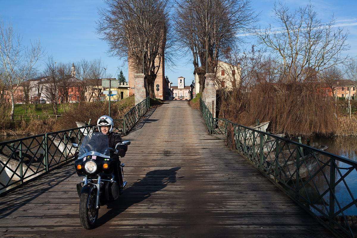Il ponte di barche sul canale Navarolo a Commessaggio (MN)